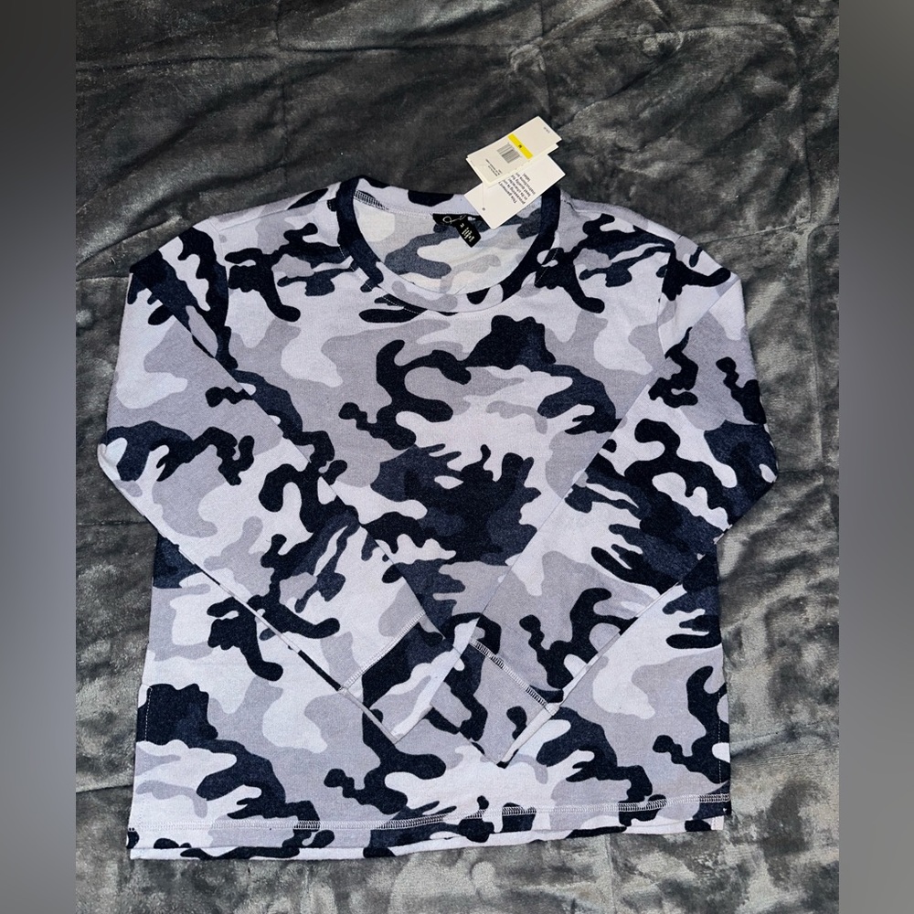 Jessica Simpson “Cashmere feel” Quarter sleeve sweater.